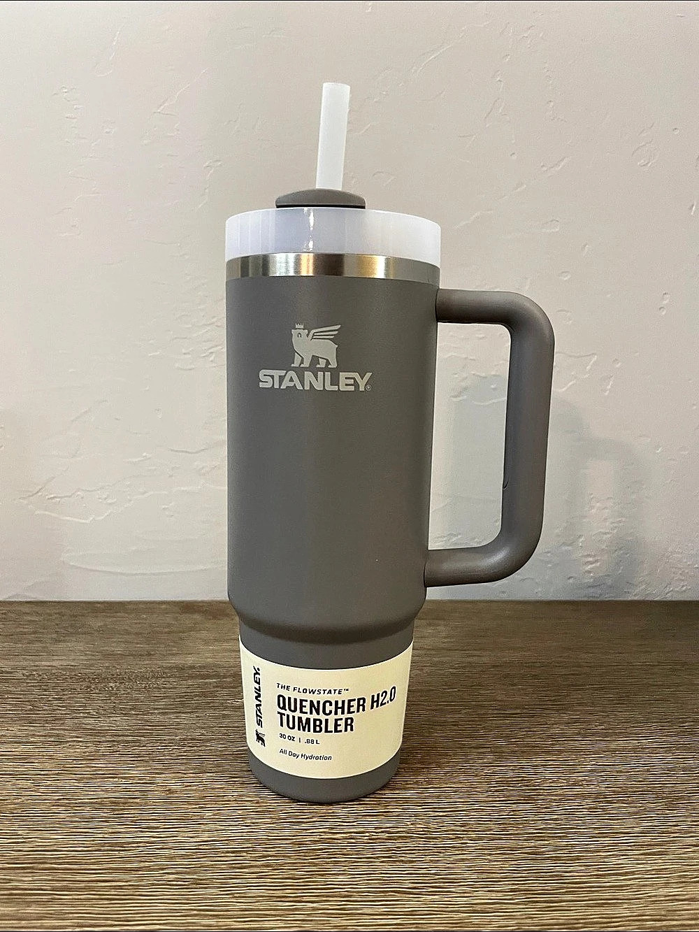 Stanley The Quencher H2.0 FlowState Tumbler 30 oz Gray & White